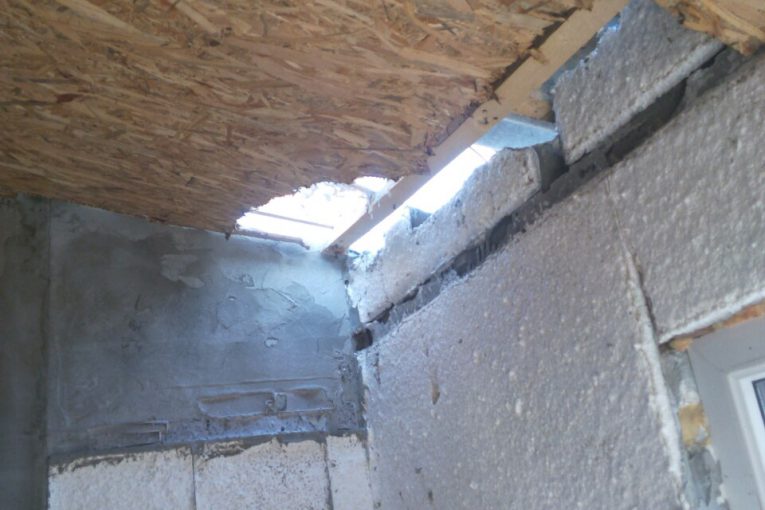 Deflagraţie într-o gospodărie din satul Isacova. Proprietara casei a fost internată la spital