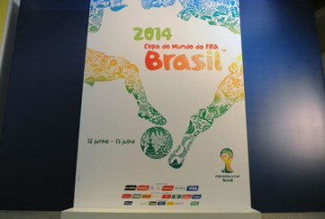 Mai multe glorii ale fotbalului brazilian au prezentat afişul oficial al Cupei Mondiale din 2014 – FOTO