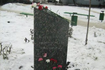 Ziua lui Eminescu la Orhei: Flori la piatra de temelie a monumentului asteptat de un sfert de secol FOTO