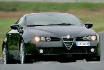 Trei tineri au înscenat furtul unui Alfa Romeo  ca să primească asigurarea pentru acesta.VIDEO