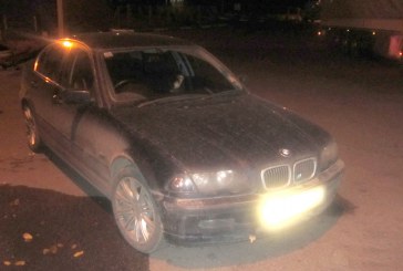 Trei tineri au încercat să iasă din ţară, conducând maşini cu procuri false