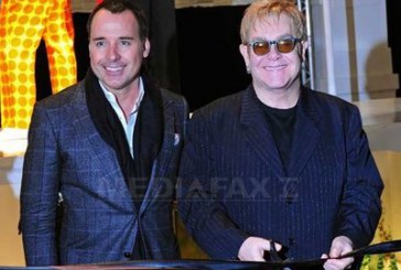 Elton John a confirmat faptul că a devenit din nou tată