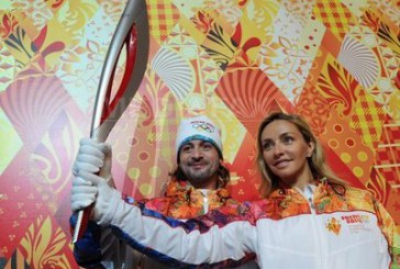 Torţa pentru Jocurile Olimpice de iarnă de la Soci, prezentată la Moscova