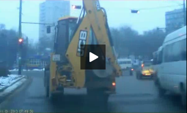 Împuşcături la Chişinău.Poliţia a tras într-un tractor pentru a-l opri. VIDEO