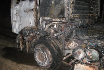 Un camion plin cu produse cosmetice a luat foc în preajma oraşului Orhei