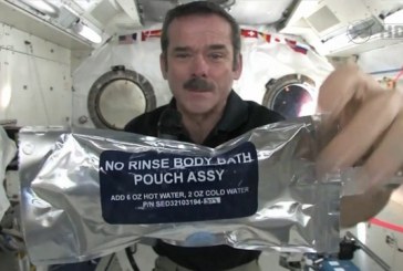 Cum se spală pe mâini astronauţii în spaţiu.VIDEO