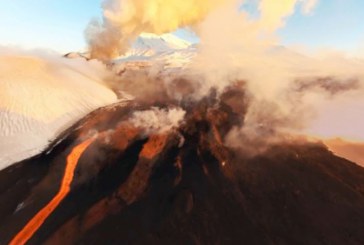 Spectacol unic în Kamchatka: Patru vulcani au erupt simultan VIDEO