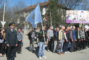 61 de recruţi din 4 raioane au fost petrecuţi la cătănie din centrul Orheiului FOTO