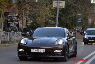 Scandalul continua. Porsche Cayenne si Panamera cu numere diplomatice, pe strazile din Kiev