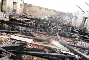 Sătenii  din Cucuruzenii de Sus,  ÎNGROZIŢI! Oamenii cred că  incendiile din ultimele zile nu sunt întâmplătoare şi dorm cu FRICA-N SÂN. REPORTAJ FOTO