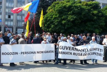 Protest la Guvern împotriva vizitei lui Rogozin: Afară din Moldova! VIDEO