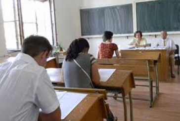 Mai puțin de jumătate din elevii moldoveni au promovat toate examenele de Bacaluareat