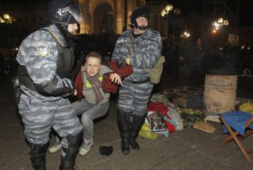 Membri ai forţelor speciale ucrainene suspectaţi de reprimarea protestelor au fost reţinuţi