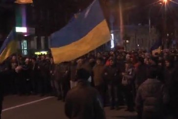 Clădirea Guvernului din Kiev este blocată de protestatari