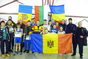 Luptătorii din Orhei s-au întors cu medalii de la un turneu internaţional din România