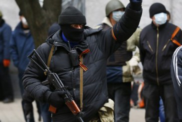 Soldaţii ruşi îşi fac apariţia Lugansk. Liderul separatiştilor locali a declarat război Kievului