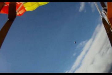 Un parașutist a  scăpat la limită de un meteorit VIDEO