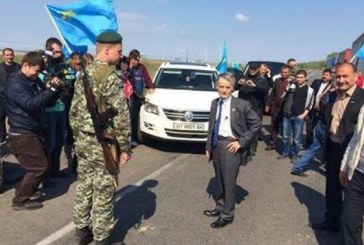 Tătarii din Crimeea aproape de a intra în altercaţii cu soldaţii ruşi
