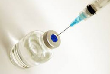Angajații din sistemul medical și cei din prima linie vor primi cea de-a treia doză de vaccin