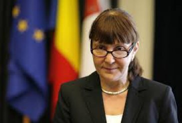 Monica Macovei: Susţinerea Guvernului de către PCRM frânează trenul Moldovei către UE