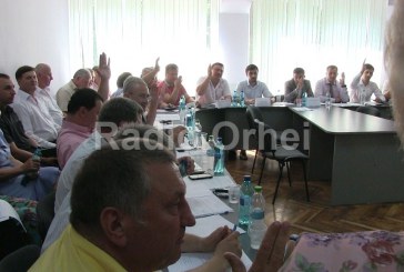 Consilier: “Poate, construim la Orhei o casă pentru vice-primarii din Chişinău? “ Vice-primar: “Ваши проблемы!” VIDEO