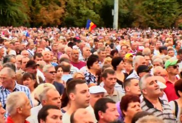 Oameni din Orhei pe scenă şi printre zecile de mii de protestatari în PMAN FOTO