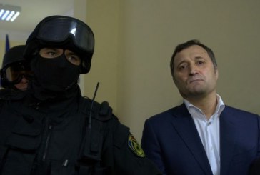 Vlad Filat rămâne în AREST, dar e  transferat de la  CNA în   PENITENCIAR