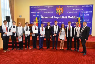 Elevii moldoveni au obţinut 31 de medalii la olimpiadele regionale şi internaţionale