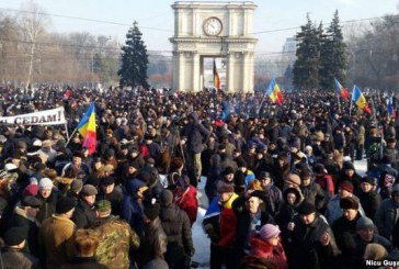 Mulțimi de oameni s-au adunat din nou în centrul Chișinăului pentru a demonstra împotriva noului guvern