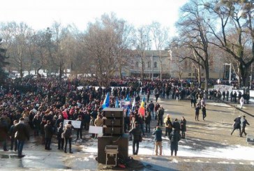 Ministerul Educației s-a autosesizatîn privinţa informaţiilor din presă că grupuri de tineri au absentat nemotivat de la lecţii, miercuri, 13 ianuarie, pentru a participa la proteste