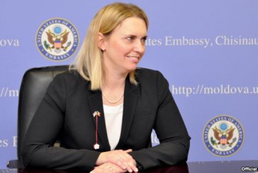 Bridget Brink, asistentă adjunctă a secretarului de stat american, începe o vizită la Chișinău