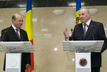 Traian Băsescu s-a declarat „mulțumit” că președintele Nicolae Timofti i-a acordat cetățenia moldoveană