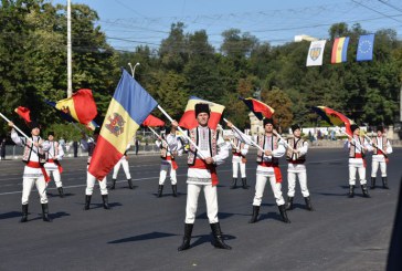 Trei PARADE au fost organizate de Ziua Independentei, la Chişinău