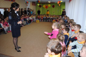 La Orhei copiii din grădiniţe s-au jucat cu poliţiştii FOTO