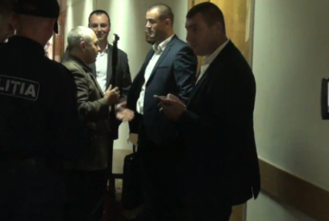 Ce fac bodyguarzii lui Shor în instanţele de judecată, conform unei Declaraţii de protest