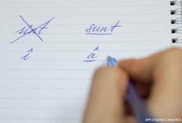 Scrierea cu „â” şi „sunt” devine obligatorie în toate instituţiile de învăţământ