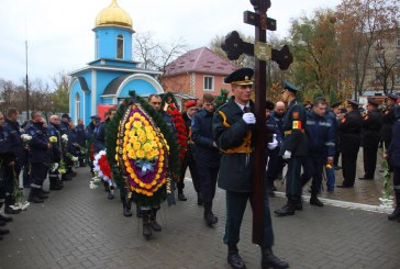 Pompierul-erou a fost înmormântat cu ONORURI militare în satul de baștină