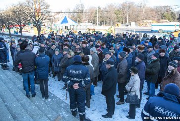 Pensionarii au ieşit să protesteze împotriva reformei sistemului de pensii