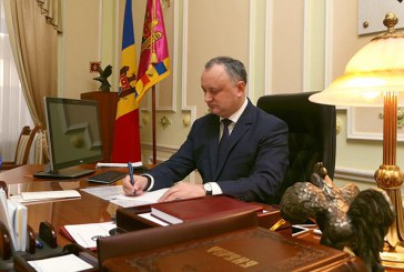 Igor Dodon semnează legea care transferă SIS în subordinea Parlamentului