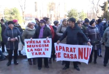 Protest la Parlament: comercianții nu vor să muncească cu aparat de casă