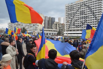 Un tricolor de 100 de metri a fost întins de Ziua Unirii la Chișinău