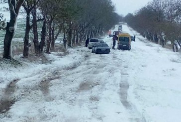 Zăpada le-a făcut o zi liberă de școală  elevilor din două sate din raionul Orhei