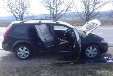 Fum fără pară//Deplasare întreruptă a unui  „Renault Megane”,  în apropierea satului Ivancea  FOTO