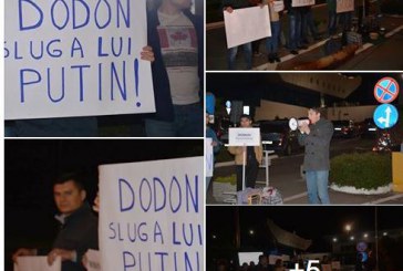 Președintele Igor Dodon întâmpinat la revenirea de la Moscova de protestatari