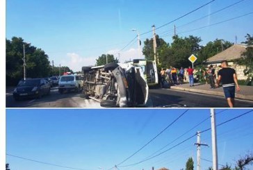 Un microbuz Chișinău-Orhei a fost accidentat la Peresecina. 12 oameni sunt răniți