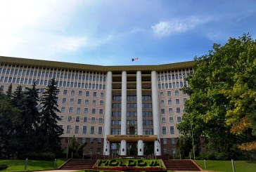 Parlamentul a decis crearea unei comisii de anchetă de investigare a preluării forțate( de tip raider) a acțiunilor băncilor comerciale, a companiilor de asigurări și reasigurări din R.Moldova