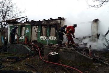 O casă din satul Dîșcova, Orhei, distrusă de flăcări   FOTO