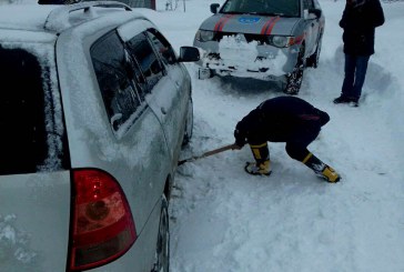 40 de elevi din Izvoare, Orhei n-au mers la școală. În cale le-a stat zăpada, adunată de vânt pe șosea