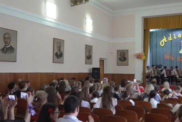 Elevii sau părinţii ar putea risca amenzi, ori chiar închisoare, pentru acţiuni de violenţă asupra profesorilor