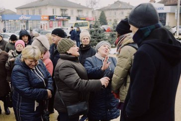 Orhei. 14 februarie: Activiști din  OccupyGuguță  i-au făcut o declarație de dragoste lui Ilan Șor și au ajuns la poliție// FOTO